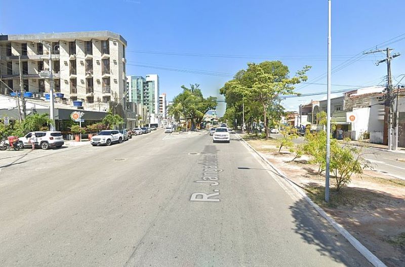 Trecho da Rua Jangadeiros Alagoanos, que liga os bairros Jaraguá, Pajuçara e Ponta Verde