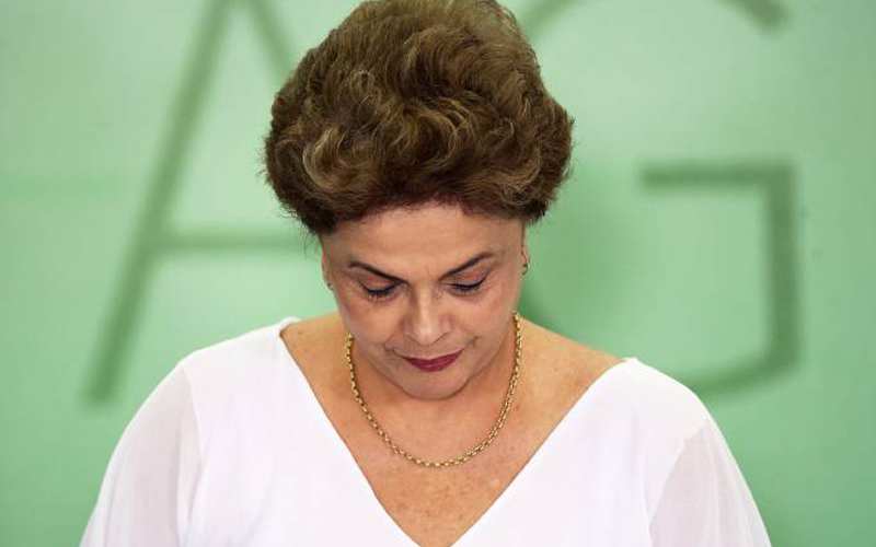 EM CASA – Dilma planeja escrever romance policial. Os planos para escrever um livro sobre seus dias na presidência ainda não foram definidos