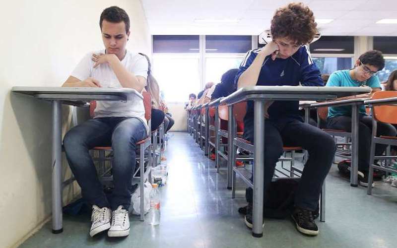 Estudantes prestam o vestibular da Fuvest, processo seletivo da Universidade de São Paulo